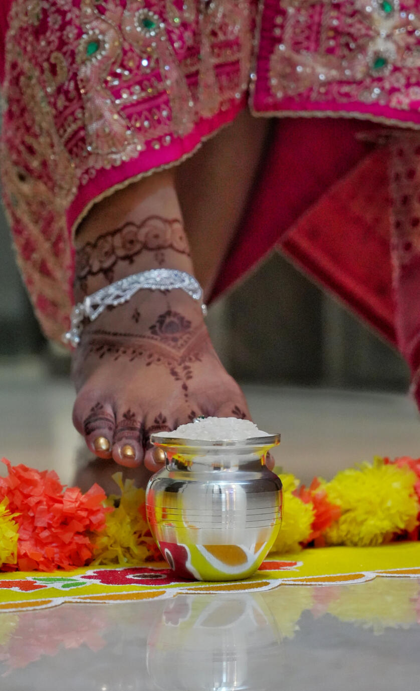 Close-up of traditional wedding rituals and ceremonial details from Shweta and Sandeep Rawat’s wedding celebration.